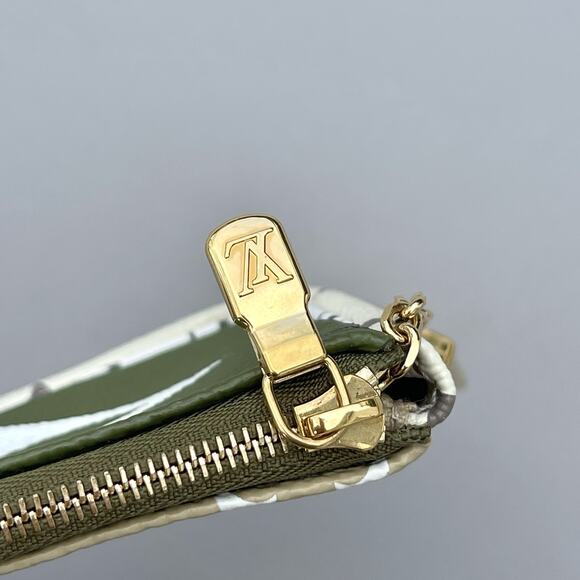 LOUIS VUITTON Monogram Giant Mini Pochette Pouch Ivory Green Limited Edition - Picture 9 of 16